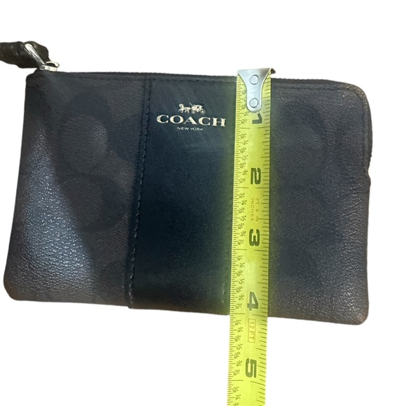 Coach Factory Outlet‎ Wristlet.  Brown/Black.  EUC. - Picture 10 of 12